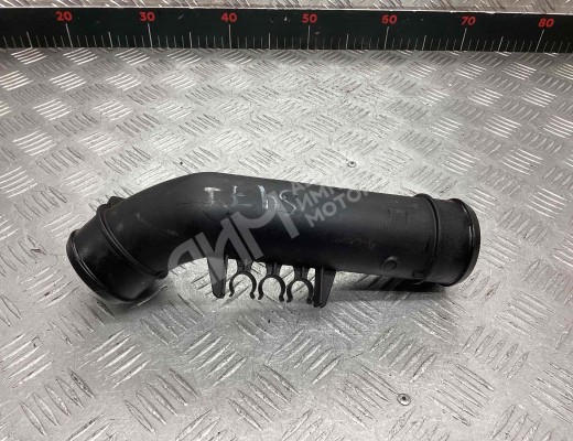 Патрубок интеркулера Volkswagen Passat B6 (3C) 2005-2010  Volkswagen Passat Passat B6 (3C) 2005-2010