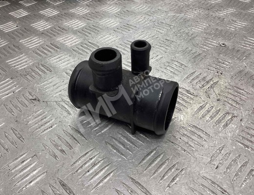 Фланец (тройник) системы охлаждения Mercedes Vario (W670) 1996-2013  Mercedes Vario Vario (W670) 1996-2013