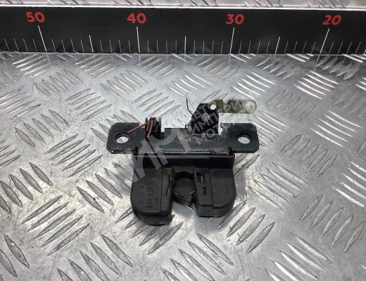 Замок багажника Volkswagen Passat B5 (3B) 1996-2000  Volkswagen Passat Passat B5 (3B) 1996-2000