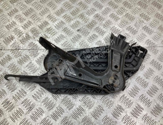 Крепление фары правой Skoda Octavia A5 (1Z) 2008-2013 рестайлинг  Skoda Octavia Octavia A5 (1Z) 2008-2013 рестайлинг