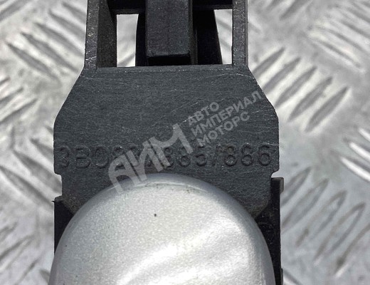 Ручка наружная передняя левая Volkswagen Golf IV (1J) 1997-2004  Volkswagen Golf Golf IV (1J) 1997-2004