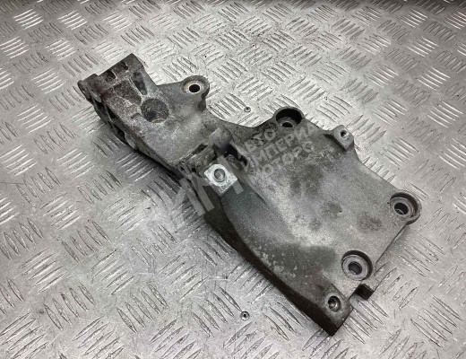 Кронштейн генератора Volkswagen Caddy III (2K) 2004-2010  Volkswagen Caddy Caddy III (2K) 2004-2010