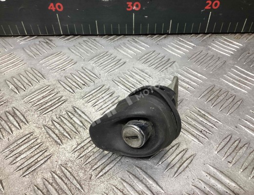 Кнопка открытия багажника Seat Ibiza II (6K) 1993-2002  Seat Ibiza Ibiza II (6K) 1993-2002