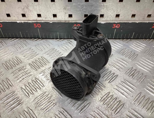 Расходомер воздуха Volkswagen Passat B5 (3B) 1996-2000  Volkswagen Passat Passat B5 (3B) 1996-2000