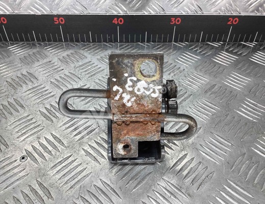 Петля двери передней левой Audi A4 B5 (8D) 1994-1999  Audi A4 A4 B5 (8D) 1994-1999