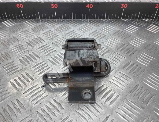 Петля двери передней левой Audi A4 B5 (8D) 1994-1999  Audi A4 A4 B5 (8D) 1994-1999