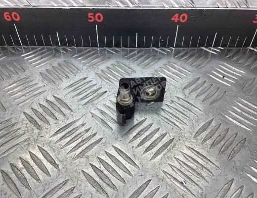 Петля двери передней левой Audi A4 B6 (8EC, 8E5) 2000-2004  Audi A4 A4 B6 (8EC, 8E5) 2000-2004