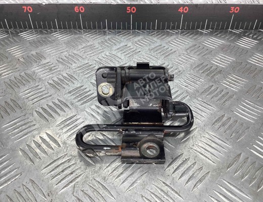 Петля двери передней левой Audi A4 B6 (8EC, 8E5) 2000-2004  Audi A4 A4 B6 (8EC, 8E5) 2000-2004