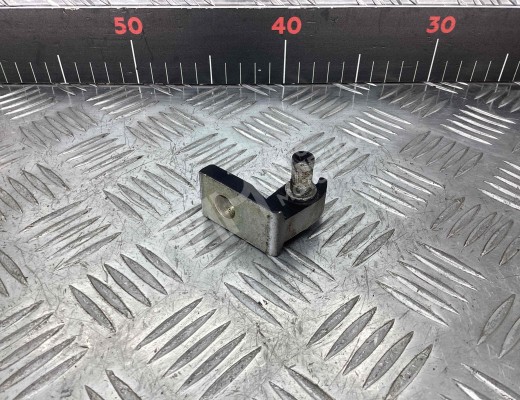Петля двери передней левой Audi A4 B6 (8EC, 8E5) 2000-2004  Audi A4 A4 B6 (8EC, 8E5) 2000-2004