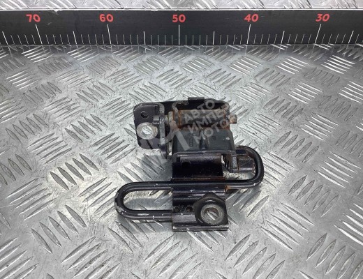 Петля двери передней левой Audi A6 C5 (4B) 2001-2004 рестайлинг  Audi A6 A6 C5 (4B) 2001-2004 рестайлинг