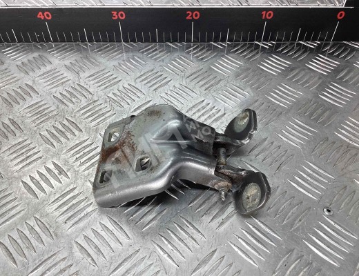 Петля двери передней левой Chrysler Voyager IV (RG) 2001-2008  Chrysler Voyager Voyager IV (RG) 2001-2008