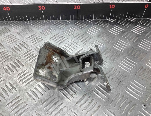 Петля двери передней правой Chrysler Voyager IV (RG) 2001-2008  Chrysler Voyager Voyager IV (RG) 2001-2008