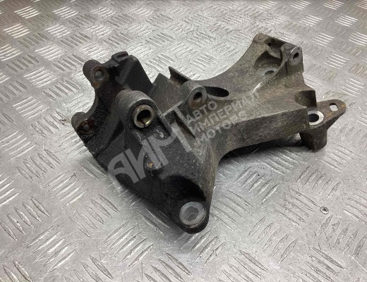 Кронштейн генератора Renault Kangoo I 2003-2007 рестайлинг  Renault Kangoo Kangoo I 2003-2007 рестайлинг