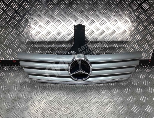Решетка радиатора Mercedes C (W203) 2000-2004  Mercedes C C (W203) 2000-2004