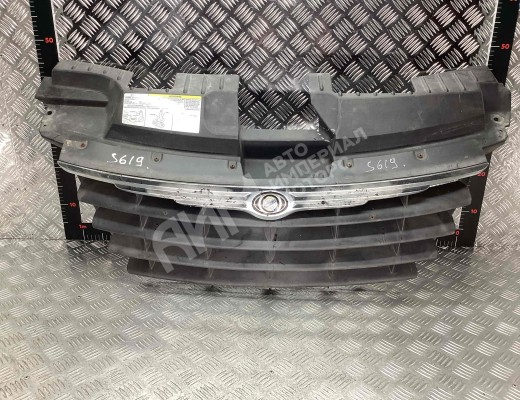 Решетка радиатора Chrysler Voyager IV (RG) 2001-2008  Chrysler Voyager Voyager IV (RG) 2001-2008