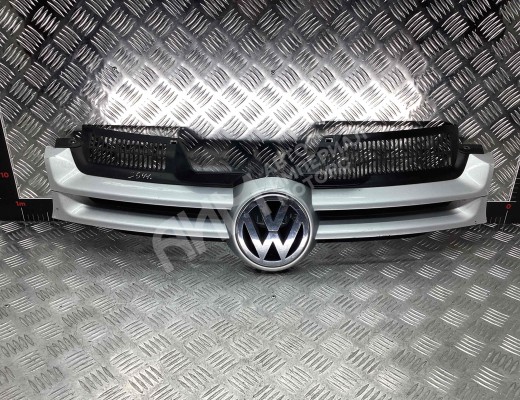 Решетка радиатора Volkswagen Golf V (1K) 2004-2009  Volkswagen Golf Golf V (1K) 2004-2009