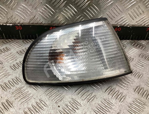 Поворотник правый Audi A4 B5 (8D) 1994-1999  Audi A4 A4 B5 (8D) 1994-1999