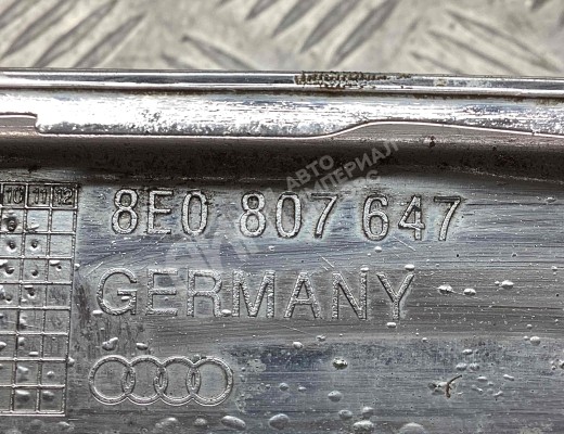 Заглушка (решетка) в бампер Audi A4 B6 (8EC, 8E5) 2000-2004  Audi A4 A4 B6 (8EC, 8E5) 2000-2004