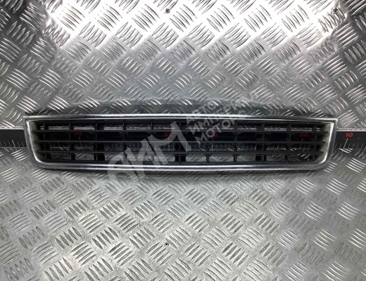Заглушка (решетка) в бампер Audi A4 B6 (8EC, 8E5) 2000-2004  Audi A4 A4 B6 (8EC, 8E5) 2000-2004