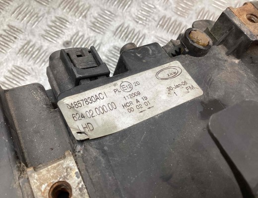 Фара правая Chrysler Voyager IV (RG) 2001-2008  Chrysler Voyager Voyager IV (RG) 2001-2008