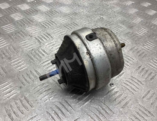 Подушка крепления двигателя Audi A6 C5 (4B) 1997-2001  Audi A6 A6 C5 (4B) 1997-2001