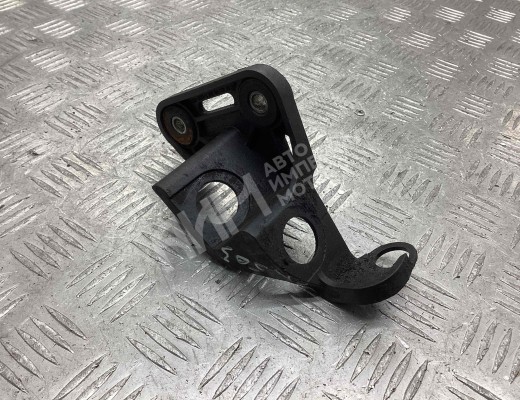 Кронштейн крепления троса КПП Volkswagen Caddy III (2K) 2004-2010  Volkswagen Caddy Caddy III (2K) 2004-2010