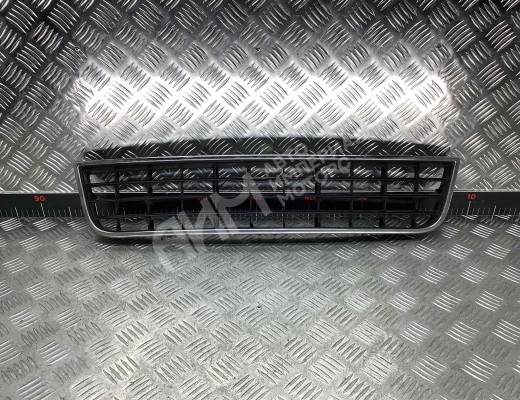 Заглушка (решетка) в бампер передний Audi A6 C5 (4B) 2001-2004 рестайлинг  Audi A6 A6 C5 (4B) 2001-2004 рестайлинг