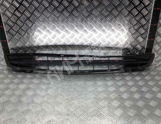 Заглушка (решетка) в бампер передний Renault Laguna II (X74) 2001-2005  Renault Laguna Laguna II (X74) 2001-2005