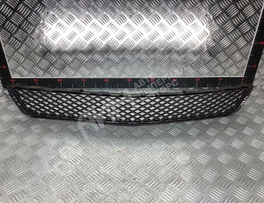 Заглушка (решетка) в бампер Mercedes E (W212) 2009-2013  Mercedes E E (W212) 2009-2013