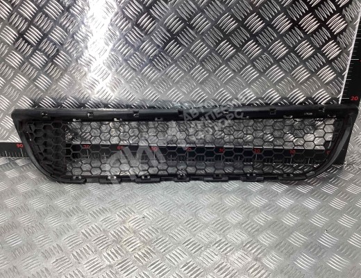 Заглушка (решетка) в бампер передний Dacia Logan I (LS/KS) 2004-2012  Dacia Logan Logan I (LS/KS) 2004-2012