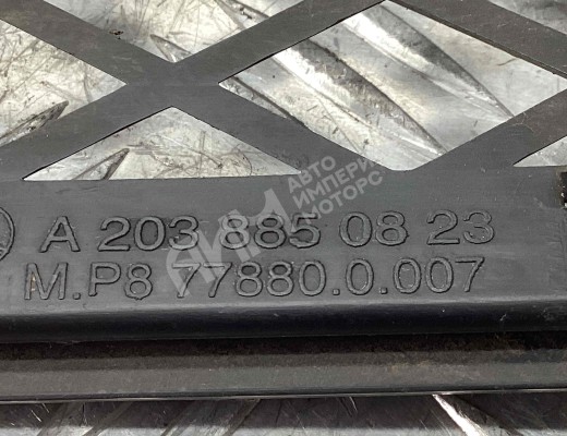 Заглушка (решетка) в бампер передний Mercedes C (W203) 2000-2004  Mercedes C C (W203) 2000-2004