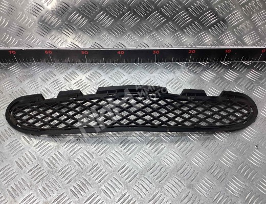 Заглушка (решетка) в бампер передний Mercedes C (W203) 2000-2004  Mercedes C C (W203) 2000-2004