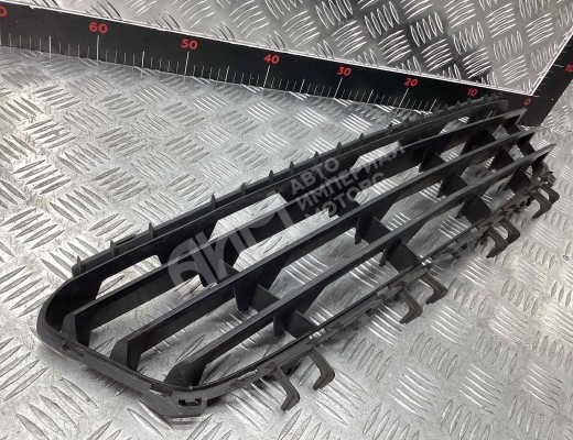 Заглушка (решетка) в бампер передний Opel Astra H 2004-2007  Opel Astra Astra H 2004-2007