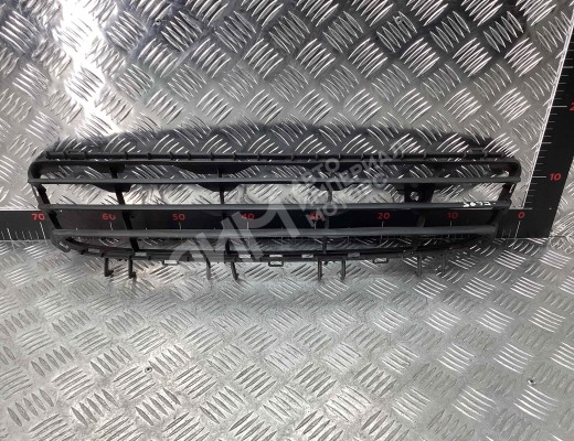Заглушка (решетка) в бампер передний Opel Astra H 2004-2007  Opel Astra Astra H 2004-2007