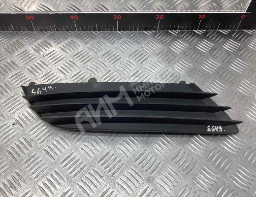 Заглушка (решетка) в бампер передний Opel Astra H 2004-2007  Opel Astra Astra H 2004-2007