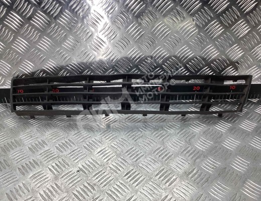 Заглушка (решетка) в бампер передний Audi A4 B5 (8D) 1999-2001 рестайлинг  Audi A4 A4 B5 (8D) 1999-2001 рестайлинг