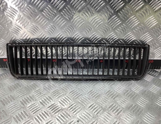 Заглушка (решетка) в бампер передний Skoda Octavia A4 Tour (1U) 1996-2010  Skoda Octavia Octavia A4 Tour (1U) 1996-2010