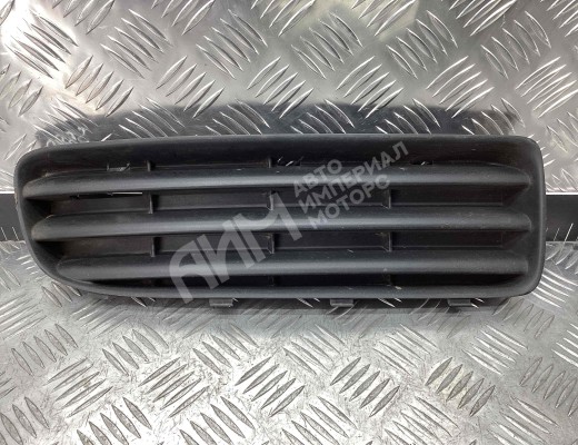 Заглушка (решетка) в бампер передний Skoda Octavia A4 Tour (1U) 1996-2010  Skoda Octavia Octavia A4 Tour (1U) 1996-2010