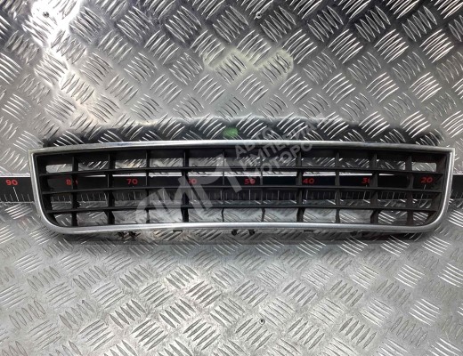 Заглушка (решетка) в бампер передний Audi A6 C5 (4B) 2001-2004 рестайлинг  Audi A6 A6 C5 (4B) 2001-2004 рестайлинг