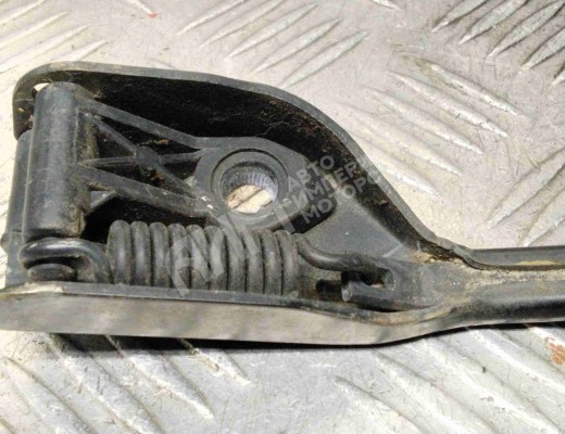 Щеткодержатель (поводок стеклоочистителя, дворник) Audi 100 C3 1982-1991  Audi 100 100 C3 1982-1991