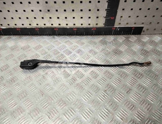 Щеткодержатель (поводок стеклоочистителя, дворник) Audi 100 C3 1982-1991  Audi 100 100 C3 1982-1991