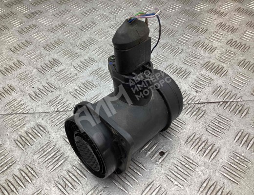 Расходомер воздуха Volkswagen Passat B5+ (3B) 2000-2005 рестайлинг  Volkswagen Passat Passat B5+ (3B) 2000-2005 рестайлинг