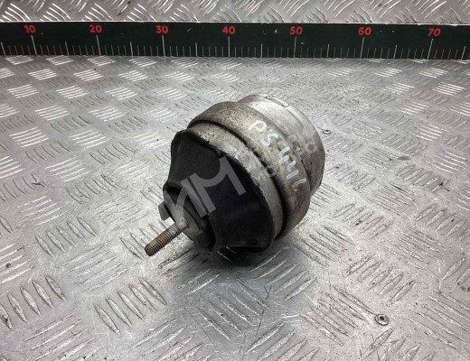 Подушка крепления двигателя Volkswagen Passat B5 (3B) 1996-2000  Volkswagen Passat Passat B5 (3B) 1996-2000