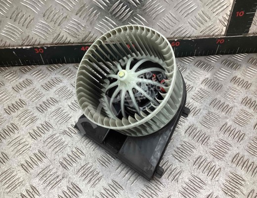 Моторчик печки Volkswagen Golf IV (1J) 1997-2004  Volkswagen Golf Golf IV (1J) 1997-2004