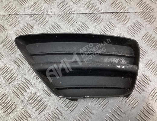Заглушка (решетка) в бампер передний Ford Focus I 2001-2005 рестайлинг  Ford Focus Focus I 2001-2005 рестайлинг