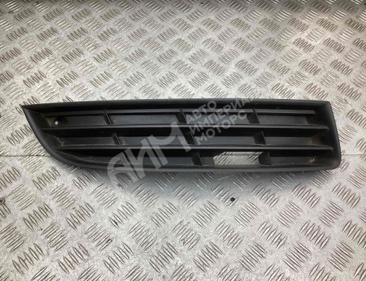 Заглушка (решетка) в бампер передний Volkswagen Passat B6 (3C) 2005-2010  Volkswagen Passat Passat B6 (3C) 2005-2010