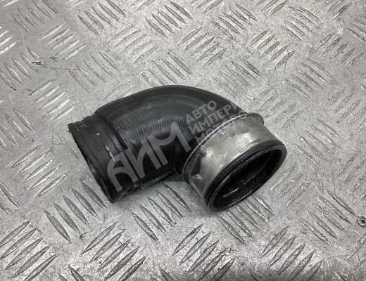 Патрубок интеркулера Volkswagen Passat B5+ (3B) 2000-2005 рестайлинг  Volkswagen Passat Passat B5+ (3B) 2000-2005 рестайлинг