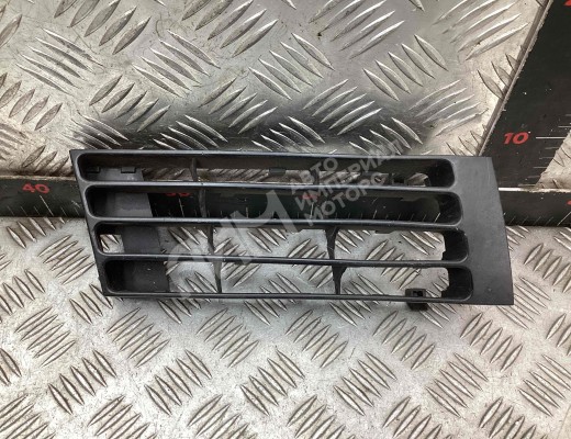 Заглушка (решетка) в бампер передний Audi A4 B5 (8D) 1999-2001 рестайлинг  Audi A4 A4 B5 (8D) 1999-2001 рестайлинг