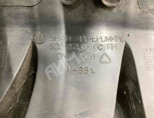 Заглушка (решетка) в бампер передний Volkswagen Polo IV (9N) 2001-2005  Volkswagen Polo Polo IV (9N) 2001-2005