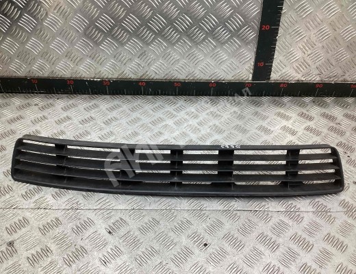 Заглушка (решетка) в бампер передний Audi A4 B5 (8D) 1994-1999  Audi A4 A4 B5 (8D) 1994-1999